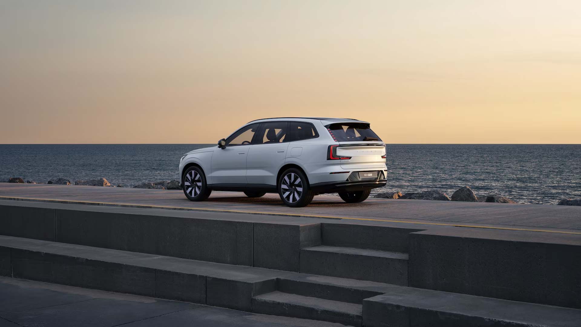 Volvo EX90 Crystal White