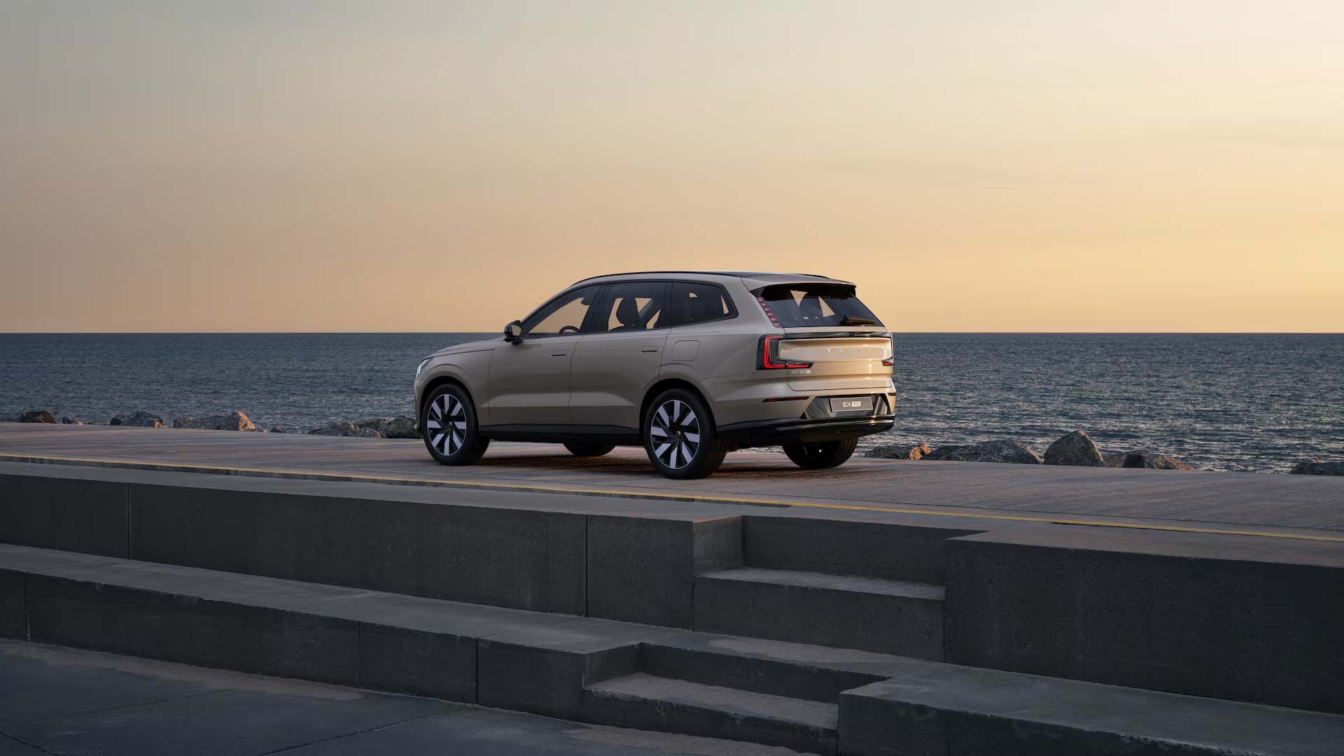 Volvo EX90 Sand Dune