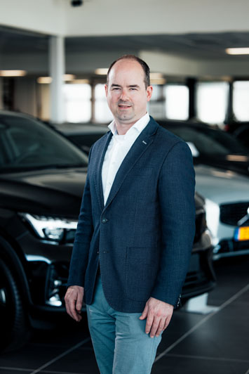 werknemer voor de auto