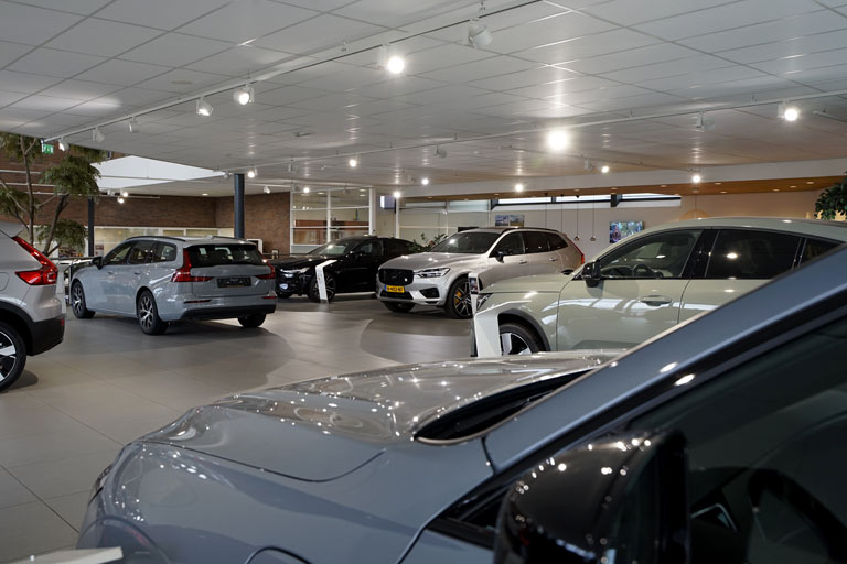 Showroom met Volvo's